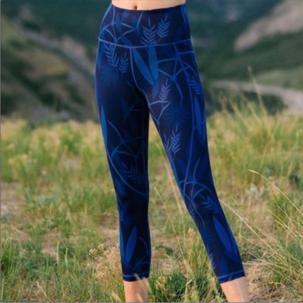 Azul Paradise Pocket Light N Tight Hi-Rise Capri 20" Size 4